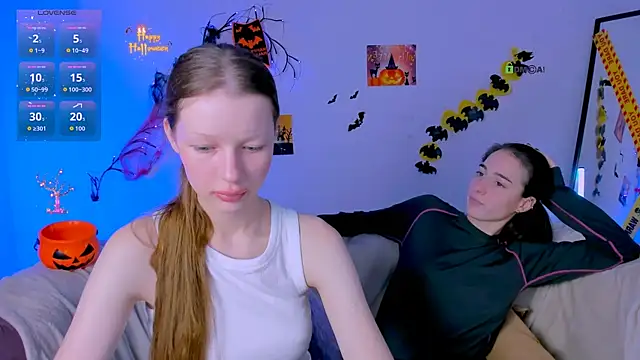 Snapshot of khloebeauty chatting on 10/22/25, 07:24 khloebeauty online show from 10/22/25, 07:24