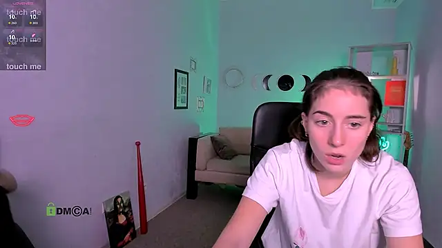 Snapshot of khloebeauty chatting on 12/03/25, 08:19 khloebeauty online show from 12/03/25, 08:19