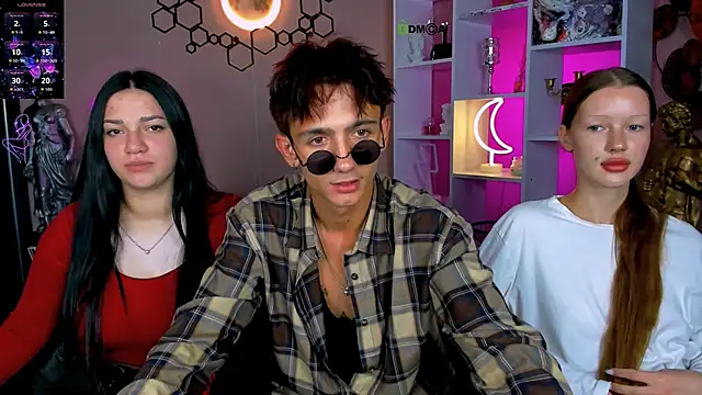 Snapshot of khloebeauty chatting on 09/19/25, 08:13 khloebeauty online show from 09/19/25, 08:13