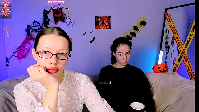 Snapshot of khloebeauty chatting on 10/25/25, 07:25 khloebeauty online show from 10/25/25, 07:25