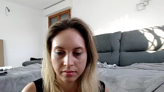 Snapshot of L_Sofia chatting on 10/14/25, 03:23 L Sofia online show from 10/14/25, 03:23