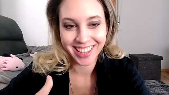 L Sofia online show from 11/11/25, 05:19