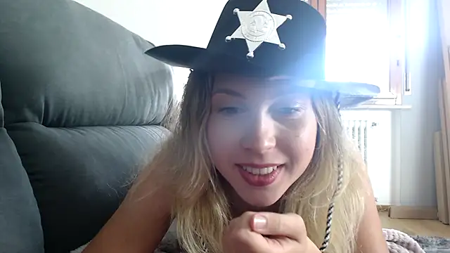 Snapshot of L_Sofia chatting on 10/16/25, 02:58 L Sofia online show from 10/16/25, 02:58
