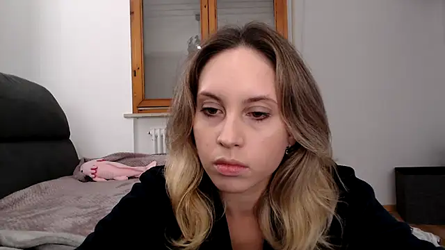 L Sofia online show from 11/13/25, 04:55