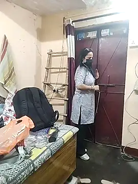 Snapshot of meenu_bhabhi547 chatting on 11/12/25, 04:38 meenu bhabhi547 online show from 11/12/25, 04:38