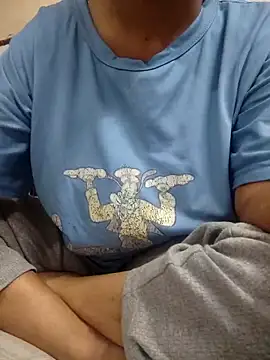 Snapshot of meenu_bhabhi547 chatting on 11/12/25, 04:44 meenu bhabhi547 online show from 11/12/25, 04:44