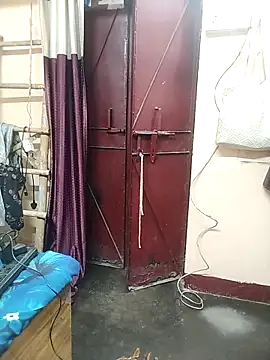 Snapshot of meenu_bhabhi547 chatting on 12/18/25, 04:50 meenu bhabhi547 online show from 12/18/25, 04:50