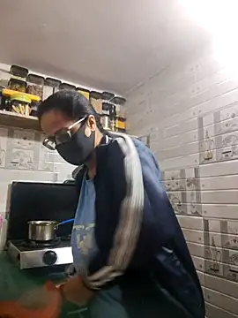 Snapshot of meenu_bhabhi547 chatting on 11/30/25, 02:12 meenu bhabhi547 online show from 11/30/25, 02:12