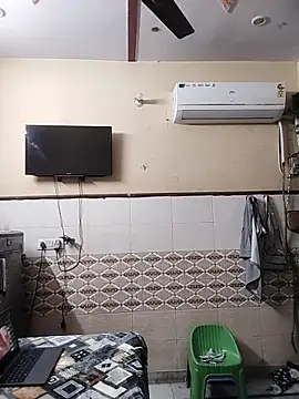 Snapshot of meenu_bhabhi547 chatting on 12/20/25, 02:58 meenu bhabhi547 online show from 12/20/25, 02:58