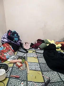 Snapshot of meenu_bhabhi547 chatting on 11/10/25, 04:50 meenu bhabhi547 online show from 11/10/25, 04:50