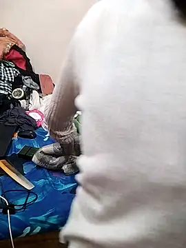 Snapshot of meenu_bhabhi547 chatting on 11/28/25, 04:12 meenu bhabhi547 online show from 11/28/25, 04:12