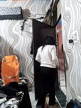 Snapshot of meenu_bhabhi547 chatting on 11/18/25, 04:27 meenu bhabhi547 online show from 11/18/25, 04:27