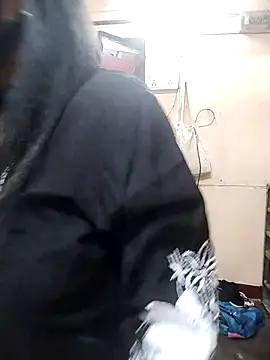 Snapshot of meenu_bhabhi547 chatting on 10/31/25, 04:31 meenu bhabhi547 online show from 10/31/25, 04:31