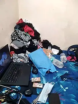 Snapshot of meenu_bhabhi547 chatting on 11/23/25, 01:48 meenu bhabhi547 online show from 11/23/25, 01:48