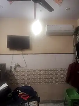 Snapshot of meenu_bhabhi547 chatting on 11/30/25, 02:51 meenu bhabhi547 online show from 11/30/25, 02:51