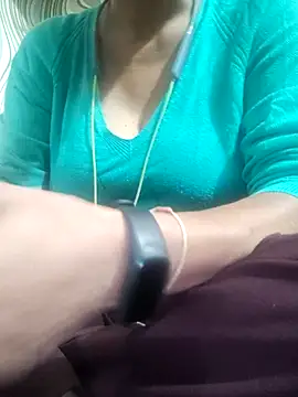 Snapshot of meenu_bhabhi547 chatting on 11/13/25, 04:49 meenu bhabhi547 online show from 11/13/25, 04:49