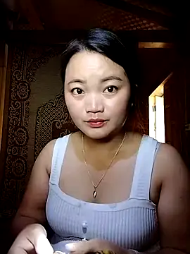 Snapshot of lusy-000 chatting on 10/16/25, 02:42 lusy-000 online show from 10/16/25, 02:42