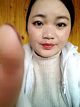 Snapshot of lusy-000 chatting on 10/20/25, 02:35 lusy-000 online show from 10/20/25, 02:35