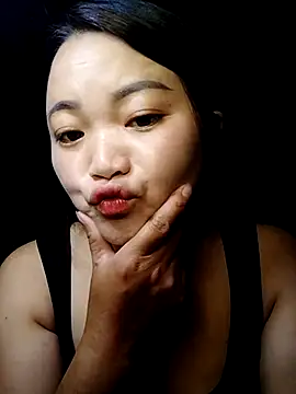 Snapshot of lusy-000 chatting on 10/11/25, 02:45 lusy-000 online show from 10/11/25, 02:45