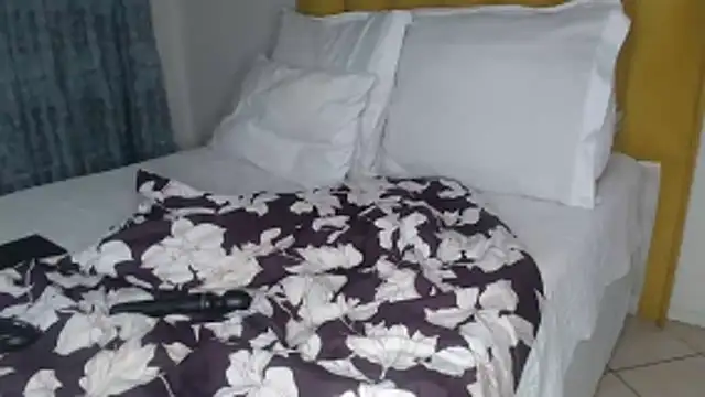 Bella 2025 online show from 02/19/26, 06:16