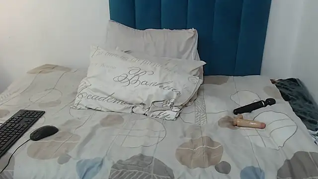 Bella 2025 online show from 09/25/25, 06:58