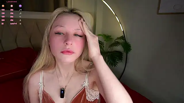 Snapshot of MarciDarugar chatting on 11/18/25, 03:04 MarciDarugar online show from 11/18/25, 03:04