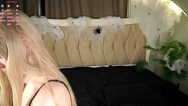 Snapshot of MarciDarugar chatting on 10/30/25, 03:09 MarciDarugar online show from 10/30/25, 03:09