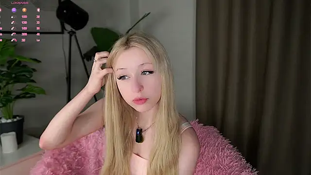 Snapshot of MarciDarugar chatting on 11/08/25, 03:04 MarciDarugar online show from 11/08/25, 03:04