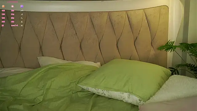 Snapshot of MarciDarugar chatting on 10/18/25, 03:03 MarciDarugar online show from 10/18/25, 03:03