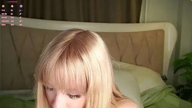 Snapshot of MarciDarugar chatting on 10/27/25, 03:13 MarciDarugar online show from 10/27/25, 03:13