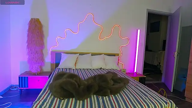 EvaLone1 online show from 12/15/25, 08:03