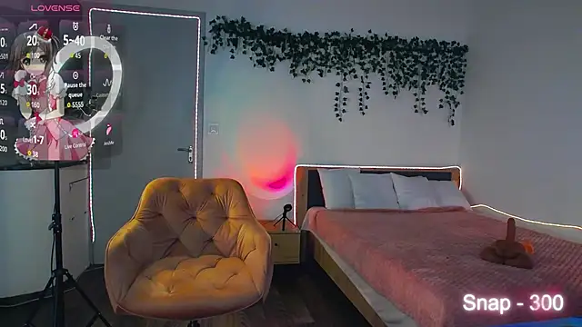 EvaLone1 online show from 04/05/26, 07:53