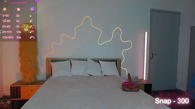 EvaLone1 online show from 12/05/25, 08:06