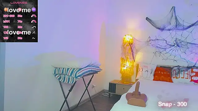 EvaLone1 online show from 10/25/25, 07:25