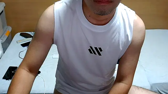 Snapshot of erosuke9 chatting on 09/09/25, 11:19 erosuke9 online show from 09/09/25, 11:19