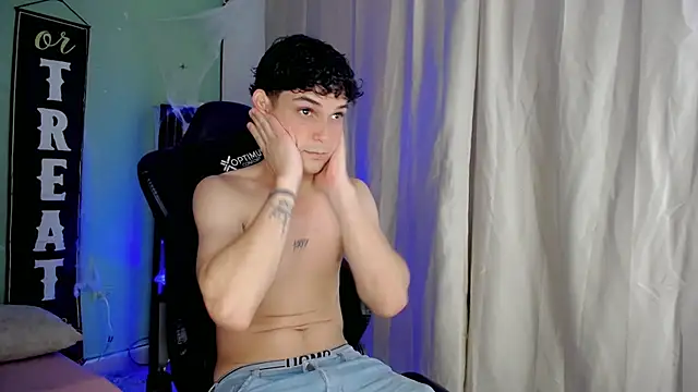 dilan hott  online show from 10/30/25, 08:39