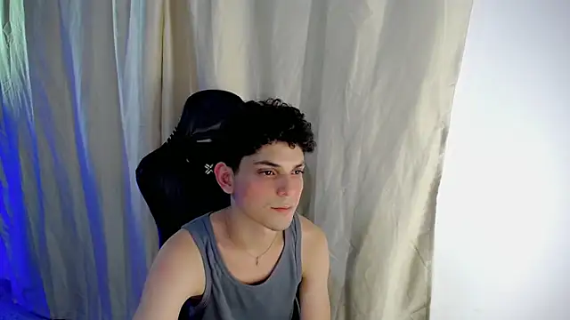 dilan hott  online show from 11/26/25, 08:09