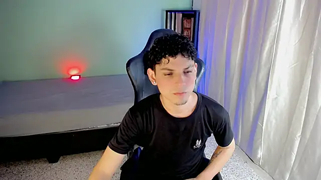 dilan hott  online show from 10/03/25, 08:32