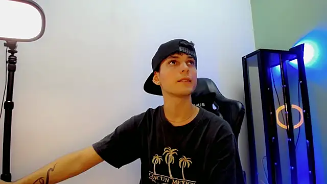 dilan hott  online show from 12/03/25, 04:28