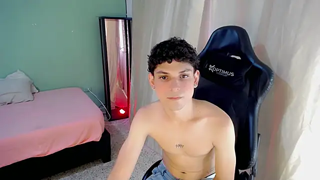 dilan hott  online show from 11/11/25, 08:03