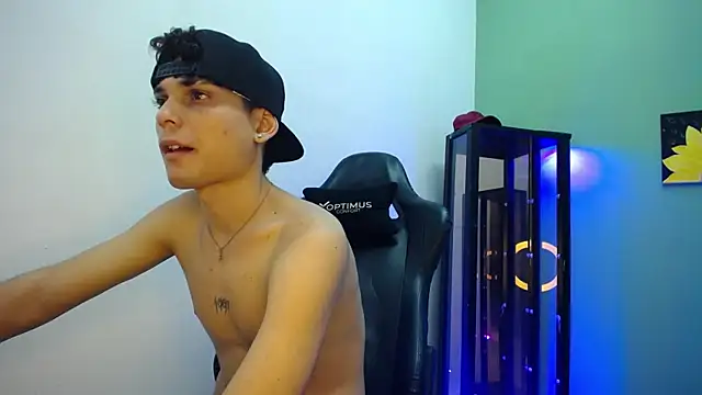 dilan hott  online show from 12/15/25, 06:47