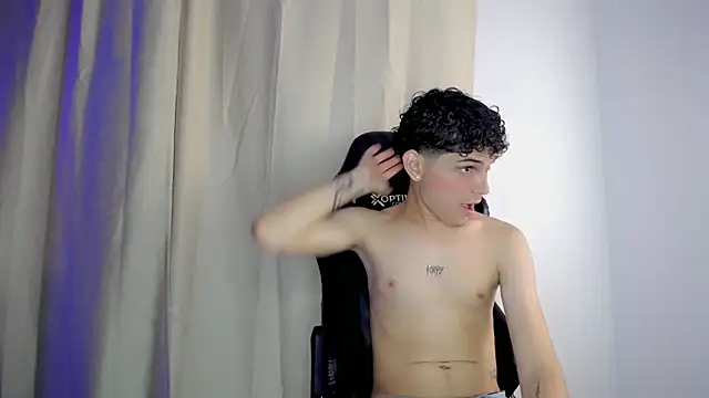 dilan hott  online show from 10/25/25, 08:31