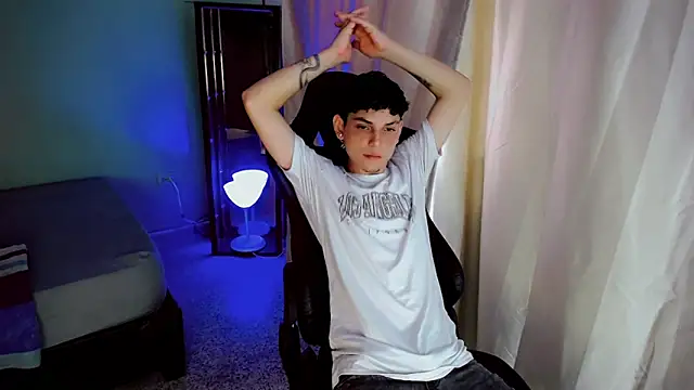 dilan hott  online show from 10/01/25, 03:05