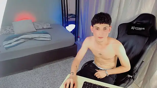 dilan hott  online show from 09/26/25, 08:49