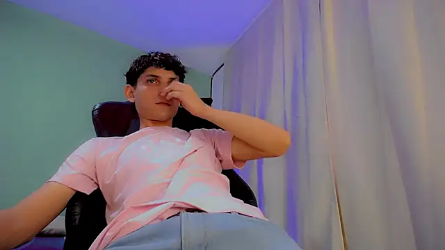 dilan hott  online show from 09/13/25, 08:42