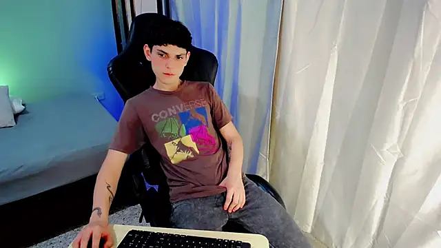 dilan hott  online show from 09/15/25, 08:09