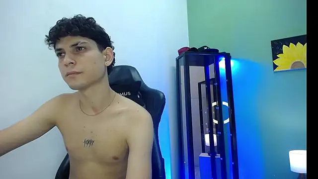 dilan hott  online show from 12/19/25, 03:47