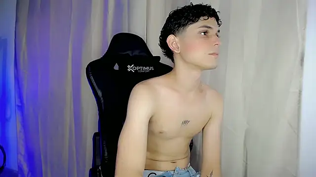 dilan hott  online show from 10/24/25, 08:19