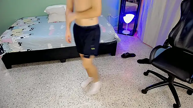 dilan hott  online show from 10/19/25, 08:22