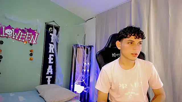 dilan hott  online show from 10/27/25, 08:10